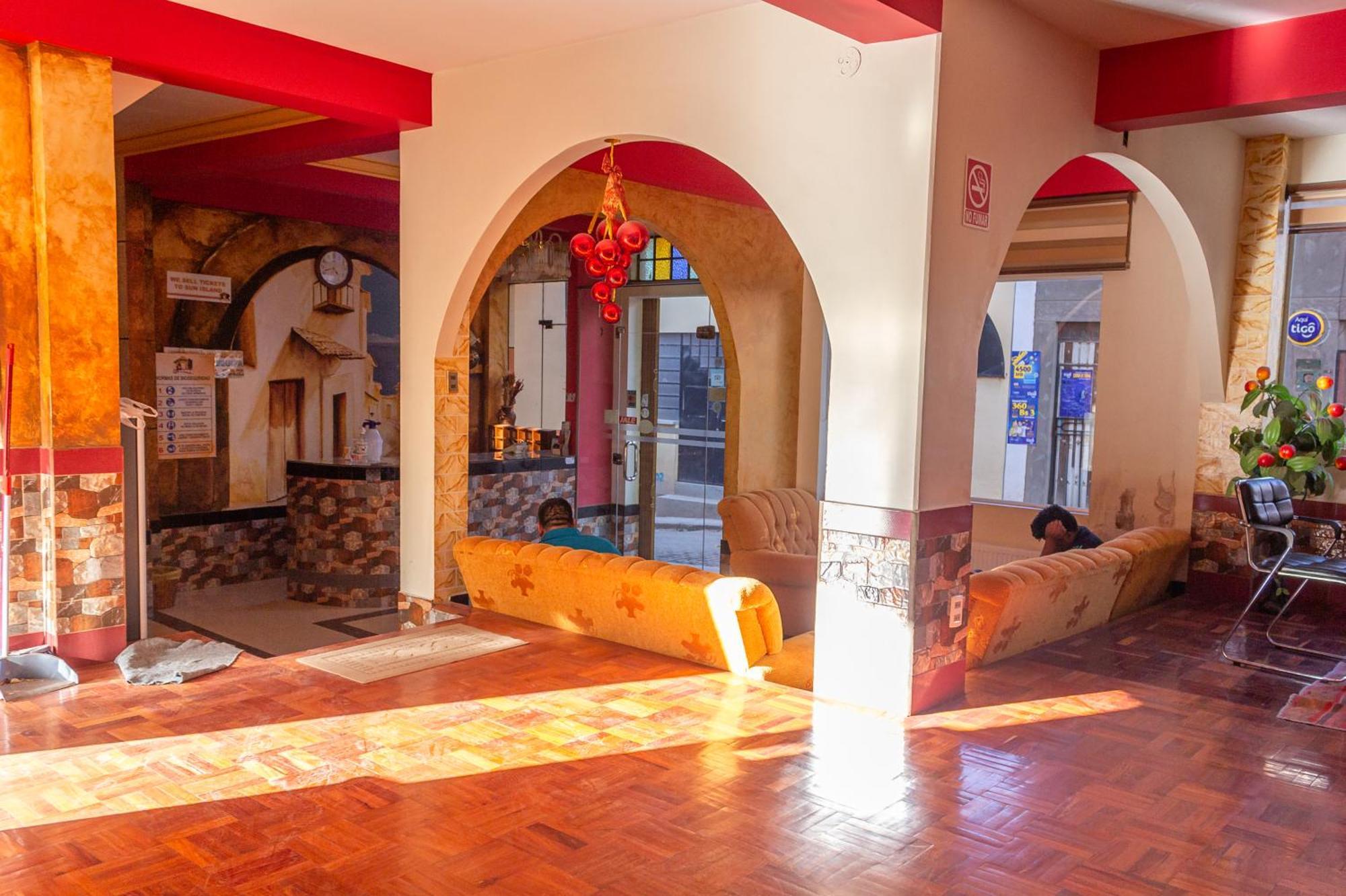 Hostal Sonia Copacabana  Eksteriør billede