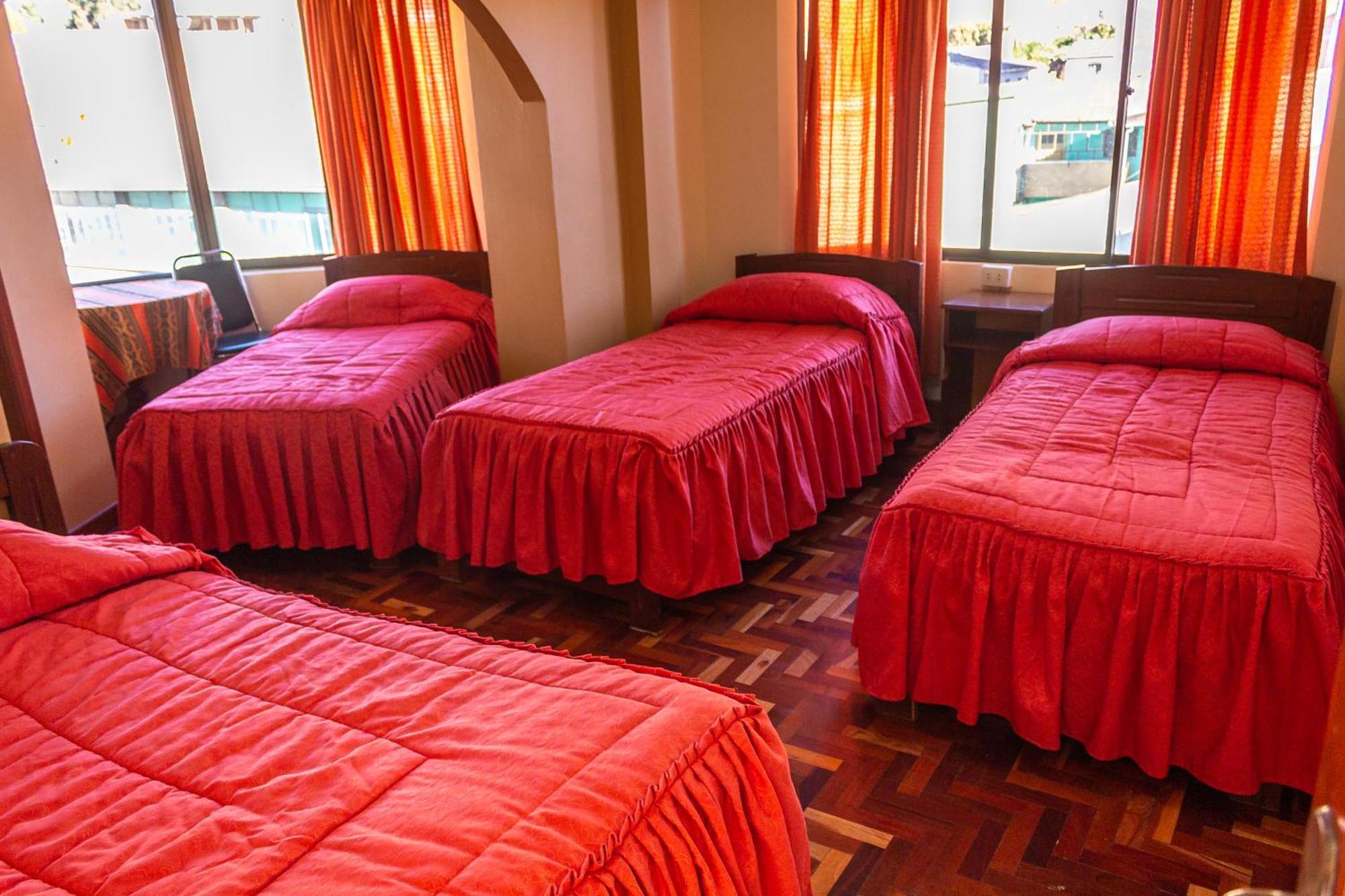 Hostal Sonia Copacabana  Eksteriør billede